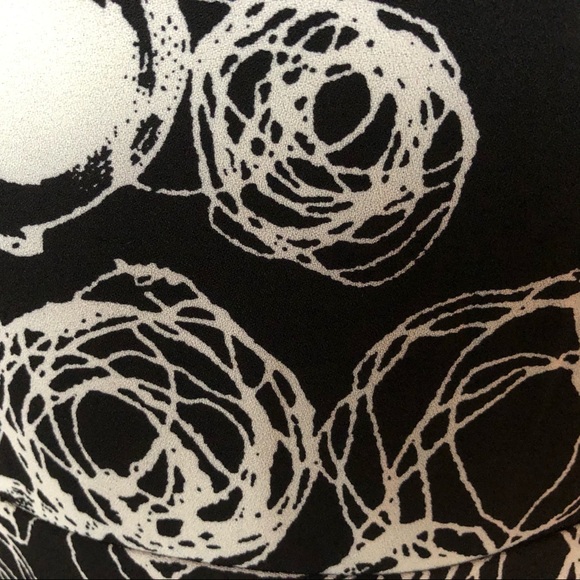 Flattering black and white dress - Picture 8 of 12